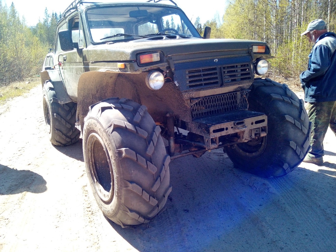 Подготовленная Нива на шинах низкого давления Ф-76-1М 16.0-20 НС 4